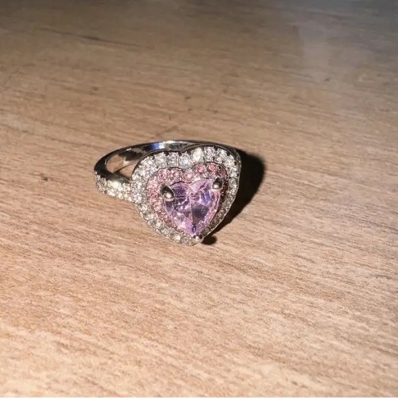 🆕 Beautiful Pink Moissanite and Silver Heart Crystal Ring - SIZE 7 - Picture 8 of 15